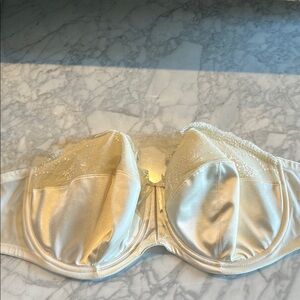 NWOT Elomi Cream Molded Cup Bra Intimates